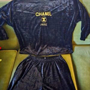 Longe wear 2 piece set.